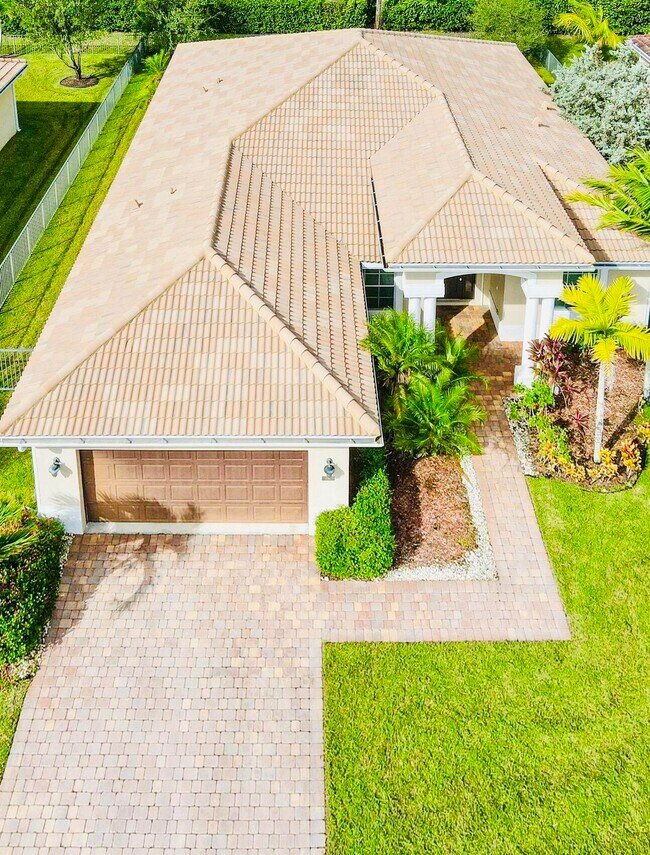 Photo - 493 Rachel Ln