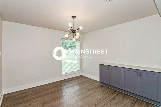 Photo - 3 Bedroom Pet-Friendly Home in Houston, TX with Main Street Renewal
