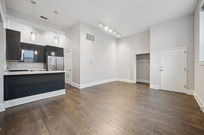 Photo - 641 N High St