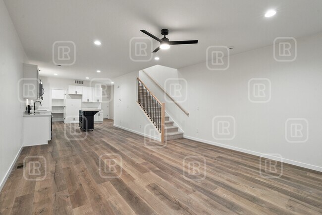 Photo - 715 E Lacrosse Ave