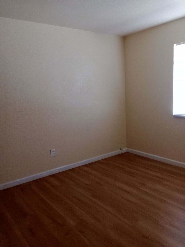 Clean 2 Bedroom with a Yard House House Rental in Barstow, CA