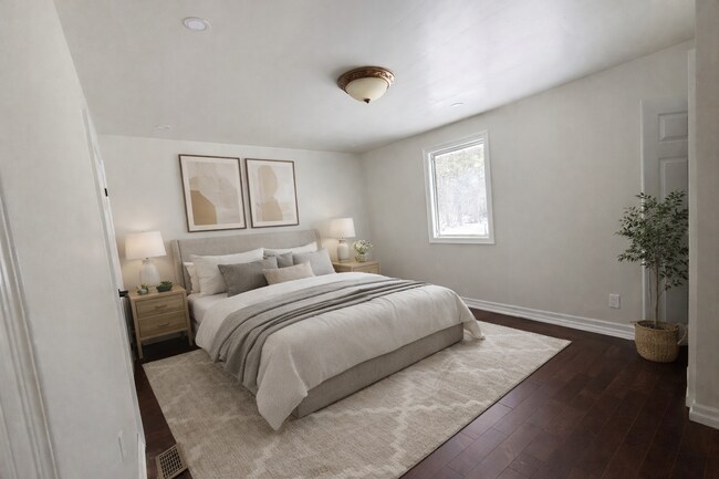 Photo - 1490 York Rd