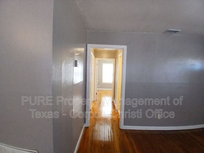 Photo - 4906 Kasper St