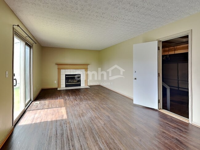 Photo - 5563 Crenton Dr