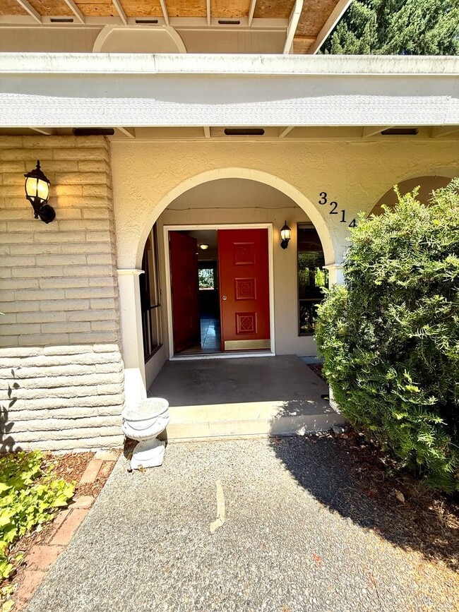 Building Photo - Live Comfortably in Federal Way – 4-Bedroo... Rental