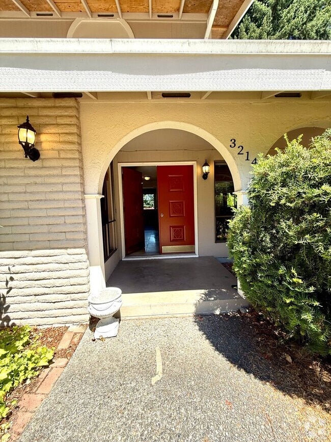 Building Photo - Live Comfortably in Federal Way – 4-Bedroo... Rental