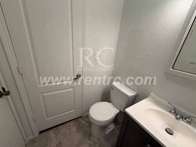 Photo - 107 13th-W