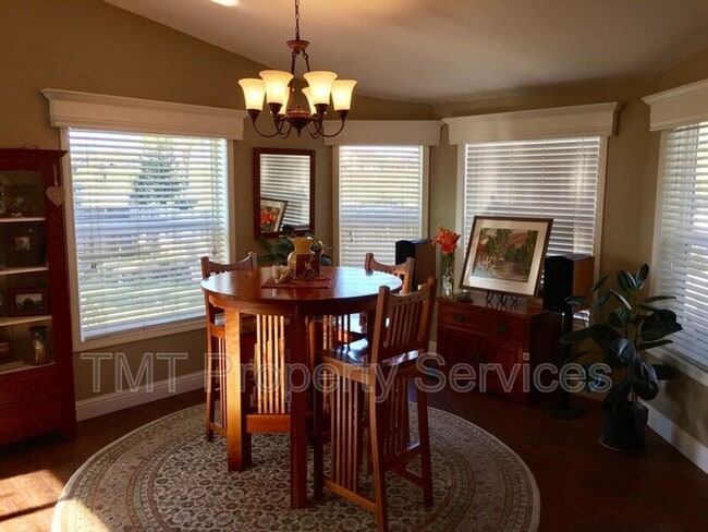 Photo - 1877 Templeton Rd