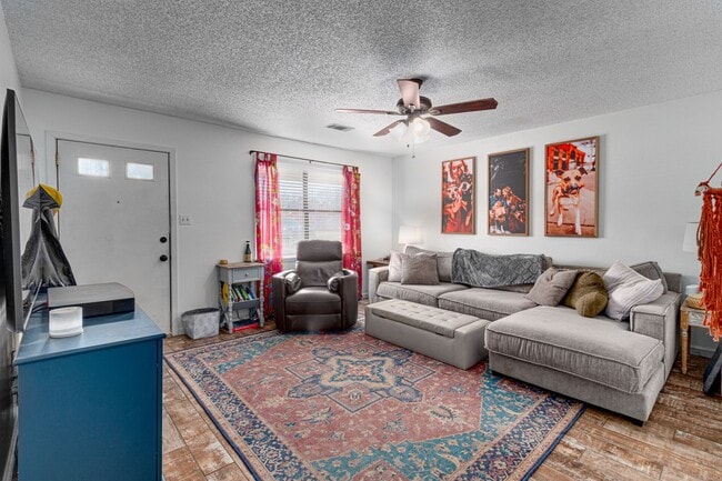 Photo - 1116 W Nettleton Ave