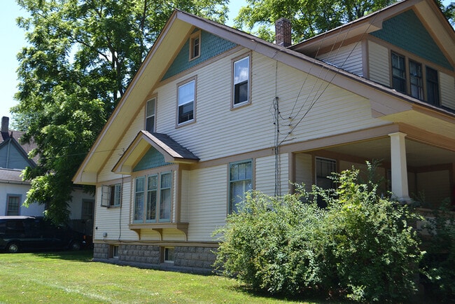 Photo - 4 Bedroom, 2 Bath house.