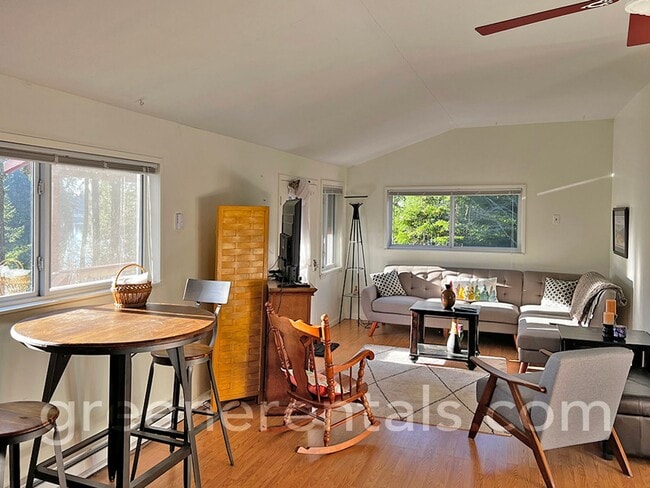 Photo - Charming Lake Front Apartment on Anderson ...