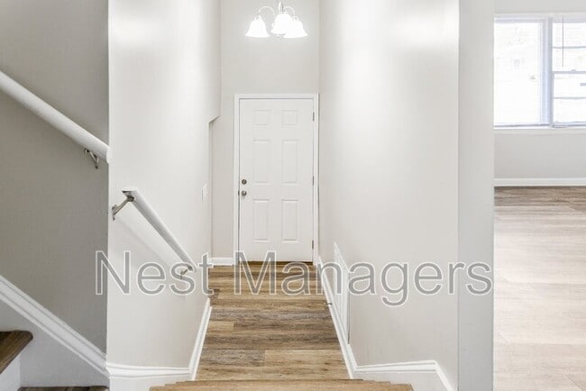 Photo - 1089 Essex Pl