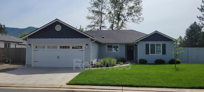 Photo - 1775 Daffodil Ln