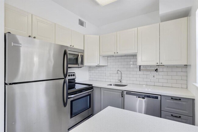 Photo - 609 NE 13th Ave Unit 102