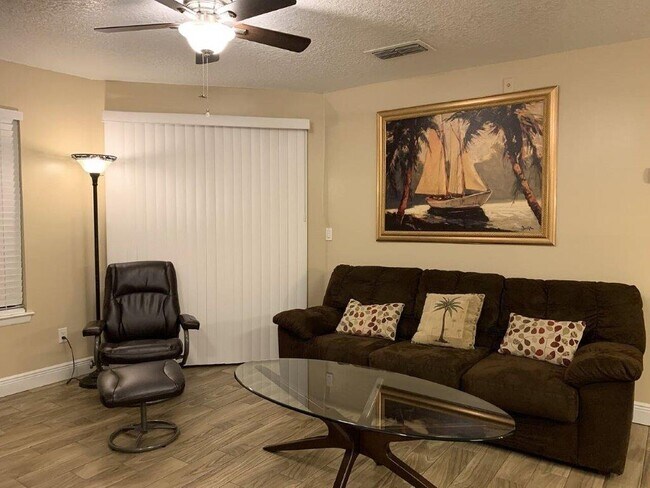 Living Room - 2612 Grassy Point Dr Unit 102