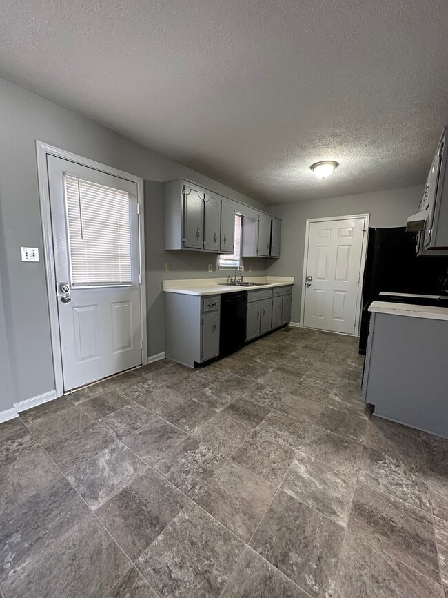 Photo - 1058 Bush Ave