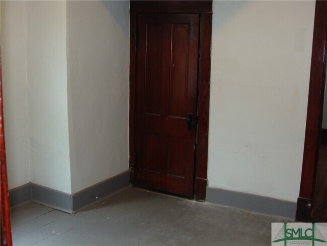 Photo - 509 W 37th St