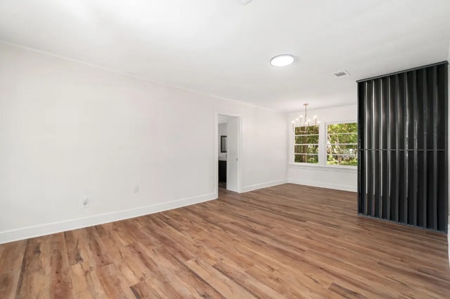 Photo - 807 Crestview Dr