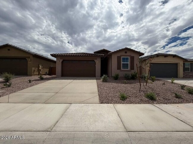 4517 E Kenneth Ln