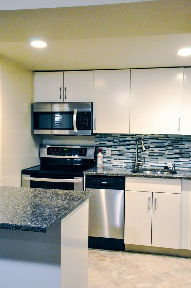 Building Photo - 1777 Lanier Pl NW Unit B