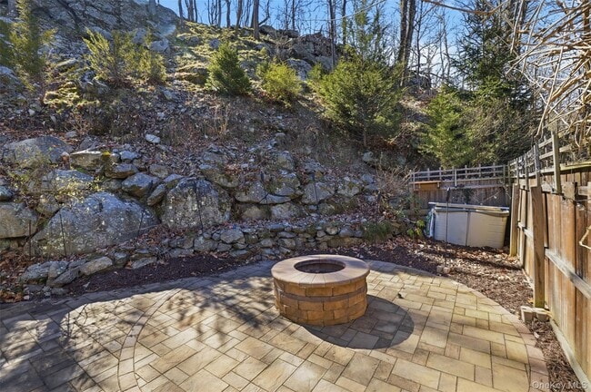 Photo - 24 Mountain Rd