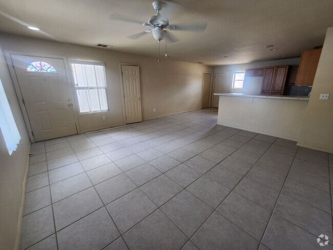Building Photo - Great Home Close to Downtown **$150 off 1s...