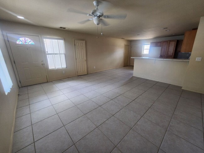 Great Home Close to Downtown **$150 off 1s... - Great Home Close to Downtown **$150 off 1s...