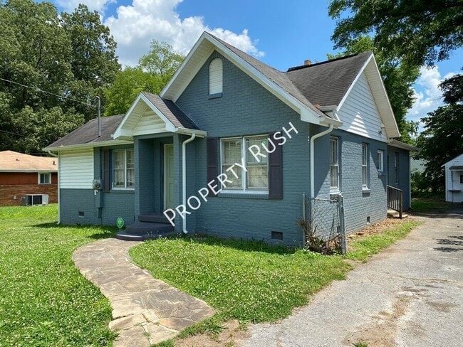 112 N Lovell Ave