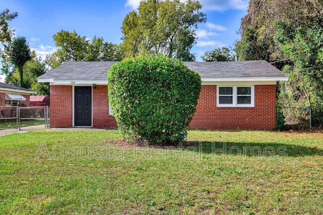 Photo - 128 E Hall St