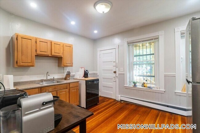 862 Huntington Ave Unidad 3