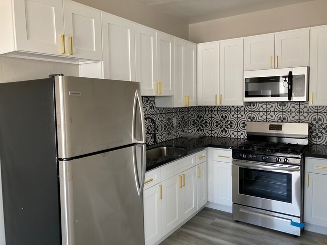 Building Photo - Val D' Kingsley LLC Rental