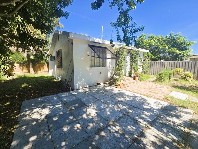 Photo - 1115 S M St