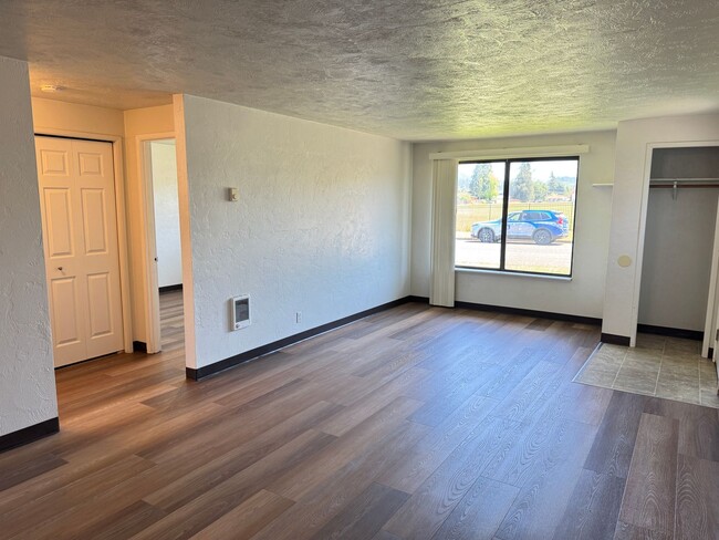 Photo - 2 bedroom 1 bath duplex in Cottage Grove!