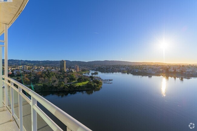 Building Photo - 1 Lakeside Dr Unit 1806 Rental