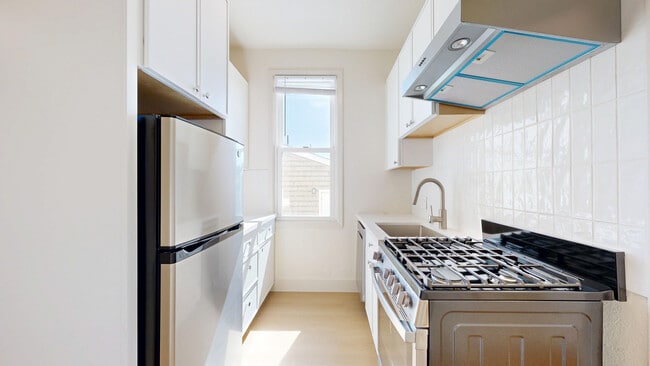 Photo - 1715 Webster St