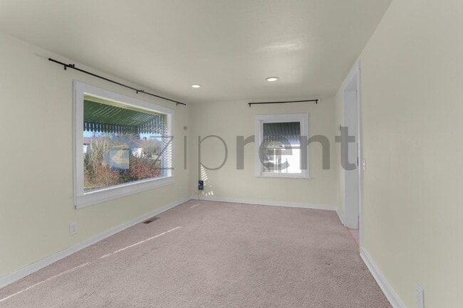 Photo - 5526 S Avon St