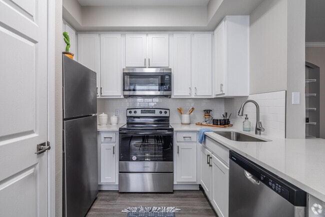 Building Photo - One Month Free on Two Bedrooms! Unit 28T Rental