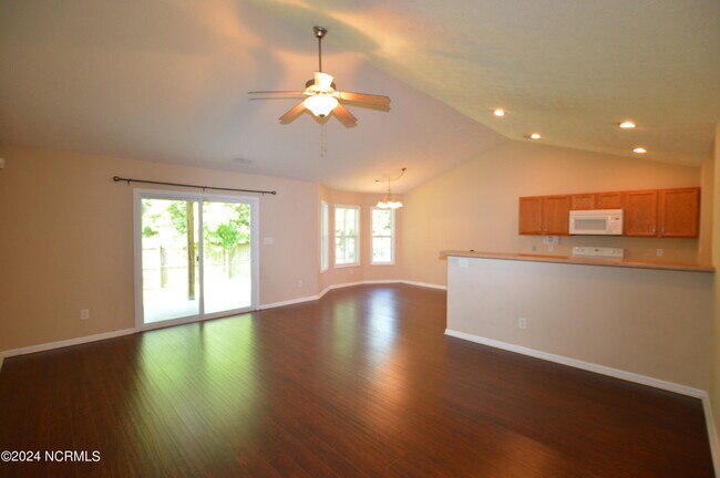 Photo - 102 Chinkapin Ct