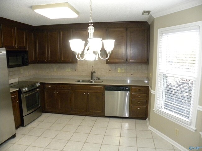 Photo - 102 W Lake Cir