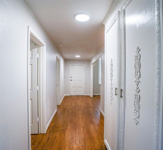 Photo - 1412 Postoffice St