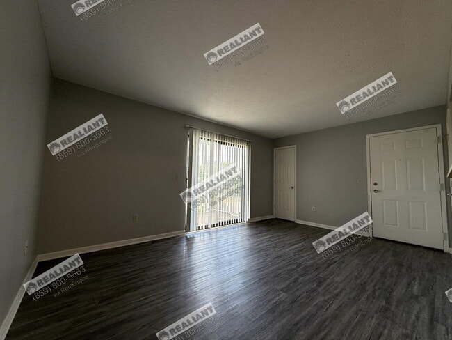 908 Amhurst Dr