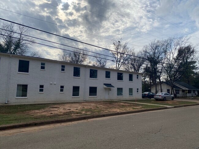 Photo - 1806 W Oakwood St Apartments