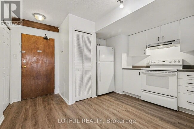 Photo - 237 Loretta Ave S Unit 9