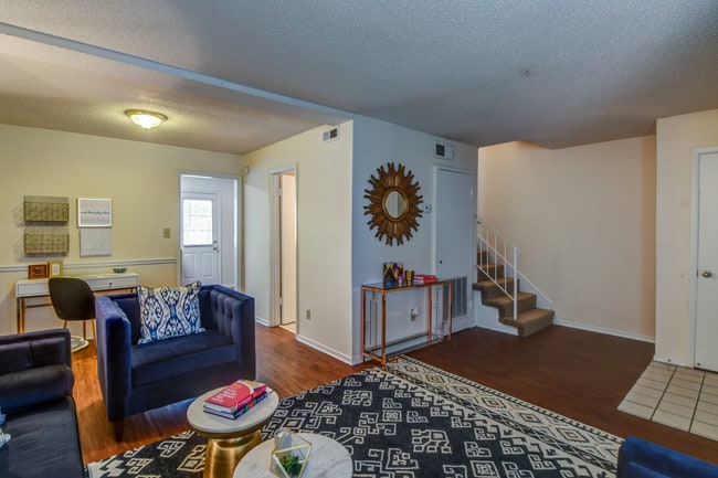 Photo - The Estates At Lafayette Square