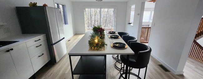 Photo - 41 Breeds Hill Pl