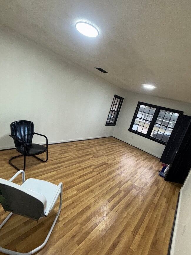 Photo - 1476 Marilyn Ave