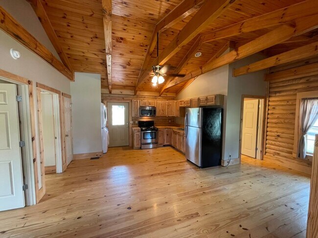 Photo - Log Cabin For Rent in Shelbyville