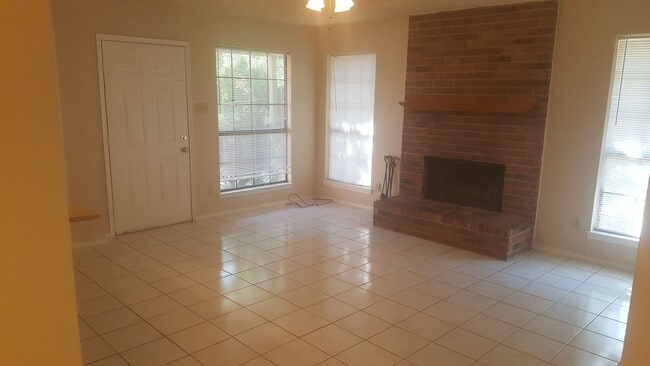 Photo - One Side of Duplex is Waiting for You- 2 Bed- 2 Bath- Lake Worth on Cul De Sac- 76135