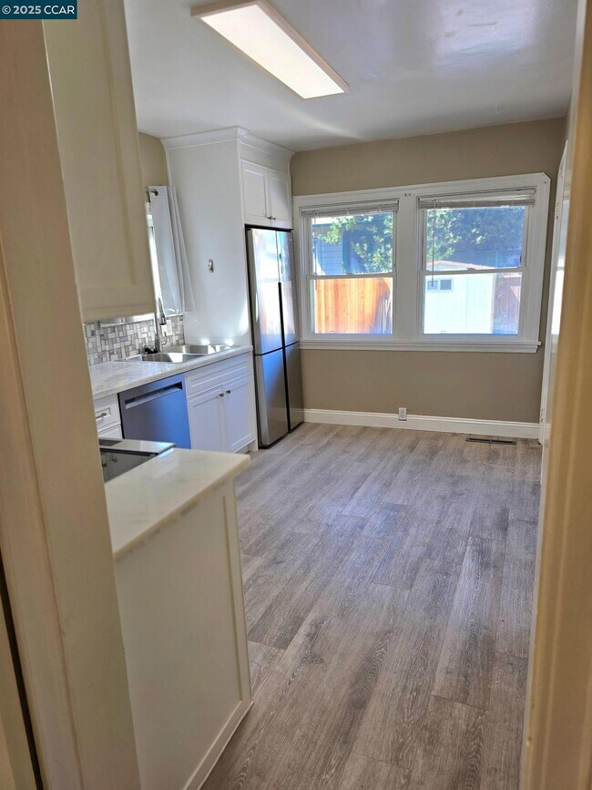 Photo - 1129 Bishop St