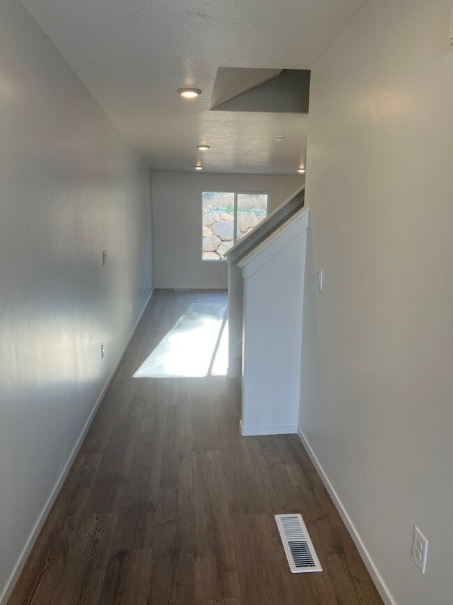 Photo - Beautiful spacious 3 bedroom, 2.5 bathroom house located in Cedar City!